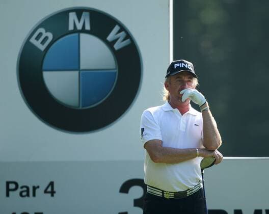 21 05 2010. Spain s Miguel Angel Jimenez rues a poor tee shot from the 3rd hole during the second round. BMW PGA Championship at Wentworth Golf Club, Surrey, England xColinxReadx  ActionPlus11043969 o0 Sponsor Wirtschaft