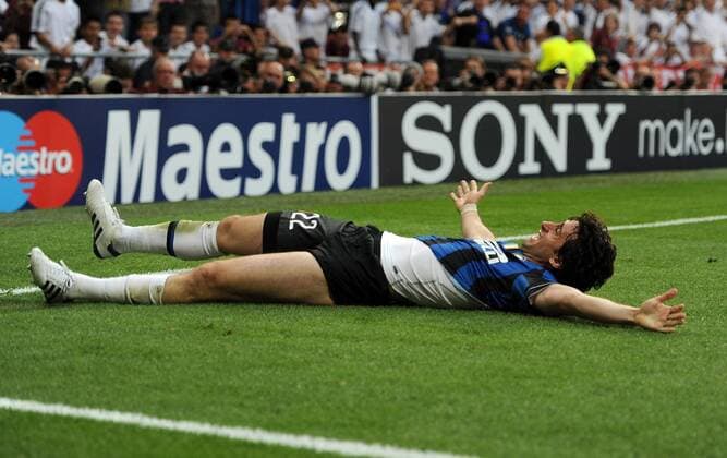 FUSSBALL CHAMPIONS LEAGUE FINALE SAISON 2009 2010 FC Bayern Muenchen - Inter Mailand 22.05.2010 Jubel - Diego Milito (Inter Mailand) -  o0 Jubel, Freude Werbebande, Bande, Sponsor, Werbepartner, Werbung, Wirtschaft Schriftzug Sony,
