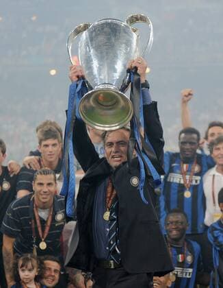 FUSSBALL CHAMPIONSLEAGUE FINALE SAISON 2009 2010 FC Bayern Muenchen - Inter Mailand 22.05.2010 JUBEL Trainer Jose Mourinho (Inter) mit Pokal -  o0 Jubel, Freude,