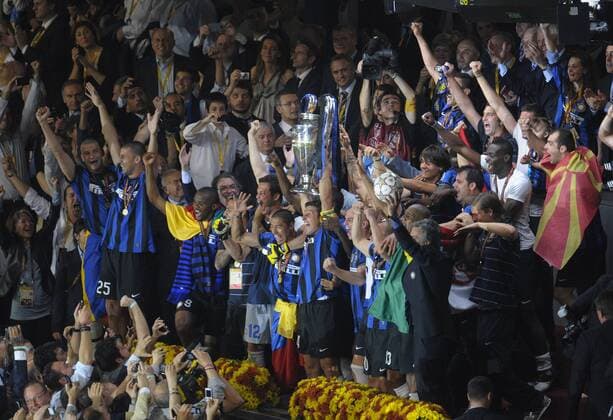 22.05.2010 Madrid, Champions League-Finale 2010, FC Bayern München - Inter Mailand. Siegerehrung der Mailänder Champions League Sieger. o0 Europapokalsieg Feier Sieg, Sieger, Jubel Freude Totale Pokal Trophäe Objekte o00 Totale