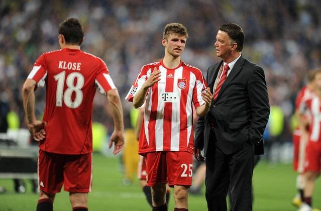 CHAMPIONS LEAGUE FINALE SAISON 2009 2010 FC Bayern Muenchen - Inter Mailand 22.05.2010 ENTTAEUSCHUNG Miroslav Klose, Thomas Mueller, Trainer Louis van Gaal (v. li., FCB)  o0 Verlierer Niederlage