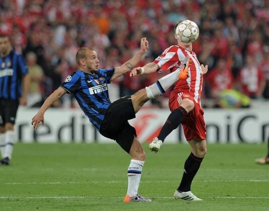 CHAMPIONS LEAGUE FINALE SAISON 2009 2010 FC Bayern Muenchen - Inter Mailand 22.05.2010 FC Bayern Kopflos; Wesley Sneijder (li, Inter) gegen Bastian Schweinsteiger (FCB) 