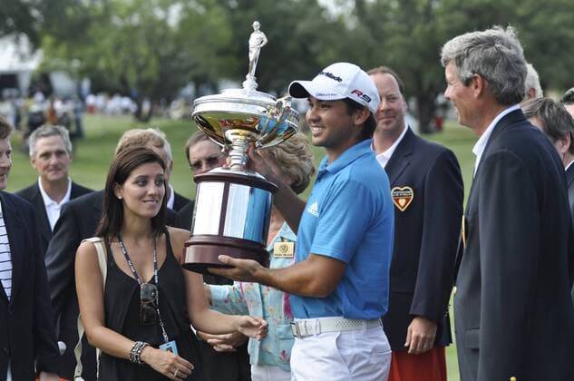 Jason Day (USA) after winning the HP Byron Nelson in Dallas, Texas. May 23, 2010 xCooperxNeillx  ActionPlus11045382 o0 Siegerehrung Sieg Objekte Pokal TrophÃ¤e Freude