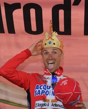 2010, Giro d Italia, stage 16: San Vigilio di Marebbe - Plan de Corones , Acqua e sapone - Caffe Mokambo 2010, winner Stefano Garzelli ,  o00 Komik König Bergkönig o0 Jubel Freude o0 Etappensieg Siegerehrung Krone Objekte kurios