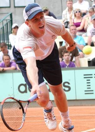 USA s Sam Querrey lunges for a volley during his French Open first round match at Roland Garros in Paris on May 25, 2010.  PAR20100525707