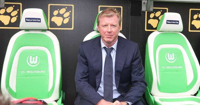 Steve McClaren, wird als neuer Trainer des VfL Wolfsburg vorgestellt o0 Bank, Ersatzbank o0 Mc Claren