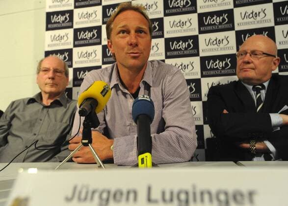 Der 1. FC Saarbrücken präsentiert für die 3. Liga einen neuen Trainer: Jürgen Luginger (Mitte) zwischen FCS Aufsichtsratschef Reinhard Klimmt (l.) und Präsident Horst Hinschberger. o0 Funktionär