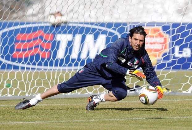 Italy s national football team Gianluigi Buffon saves a ball during a training session in Sestriere, Italy on May 26, 2010. The Italian team started their preparations in the Alpine resort of Sestriere before departing for the FIFA World Cup 2010. xGPA LucaxGhidonix  ActionPlus8546 Content restricted for UK based newspaper