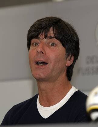 28.05.2010, Fussball DFB-Trainingslager Der deutschen Nationalmannschaft zur WM-Vorbereitung, in Eppan bei Bozen in Südtirol (Italien), Pressekonferenz mit Bundestrainer Joachim Löw (Deutschland).