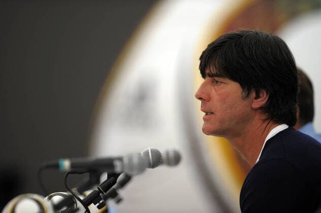 28.05.2010, Fussball DFB-Trainingslager Der deutschen Nationalmannschaft zur WM-Vorbereitung, in Eppan bei Bozen in Südtirol (Italien), Pressekonferenz mit Bundestrainer Joachim Löw (Deutschland).