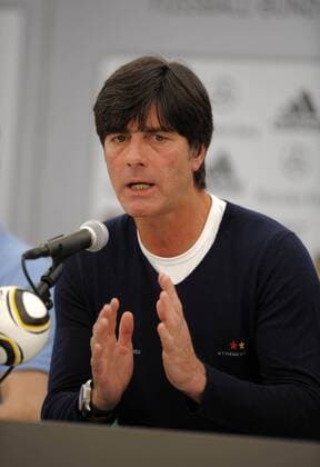 28.05.2010, Fussball DFB-Trainingslager Der deutschen Nationalmannschaft zur WM-Vorbereitung, in Eppan bei Bozen in Südtirol (Italien), Pressekonferenz mit Bundestrainer Joachim Löw (Deutschland).