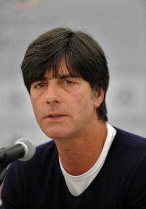 28.05.2010, Fussball DFB-Trainingslager Der deutschen Nationalmannschaft zur WM-Vorbereitung, in Eppan bei Bozen in Südtirol (Italien), Pressekonferenz mit Bundestrainer Joachim Löw (Deutschland).