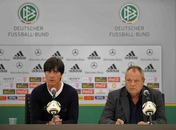 28.05.2010, Fussball DFB-Trainingslager Der deutschen Nationalmannschaft zur WM-Vorbereitung, in Eppan bei Bozen in Südtirol (Italien), Pressekonferenz mit Bundestrainer Joachim Löw (li) and Pressesprecher Harald Stenger (re, beide Deutschland).