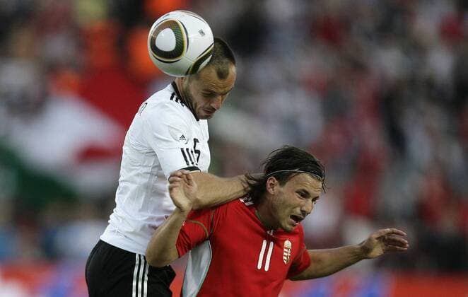 Heiko Westermann, GER, links - rechts Szabolcs Huszti, UNG Ungarn-Deutschland Freundschaftsspiel Budapest, 29.5.2010 Stadion Ferenc Puskas