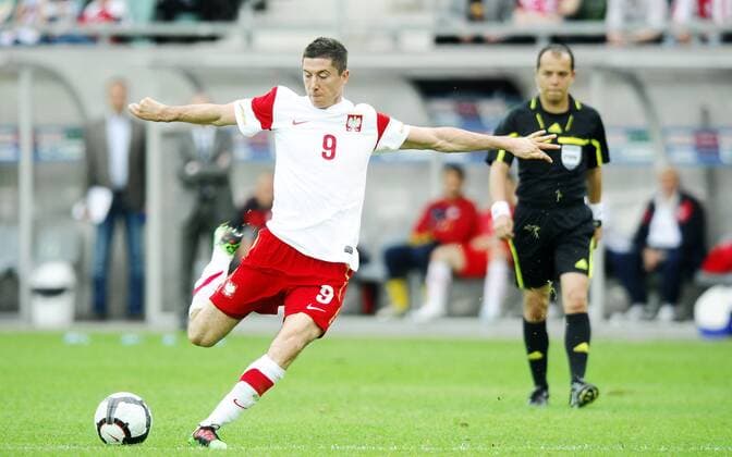 Kielce, Polen (weiss) - Finnland 0:0 - ROBERT LEWANDOWSKI  20100529LUK057