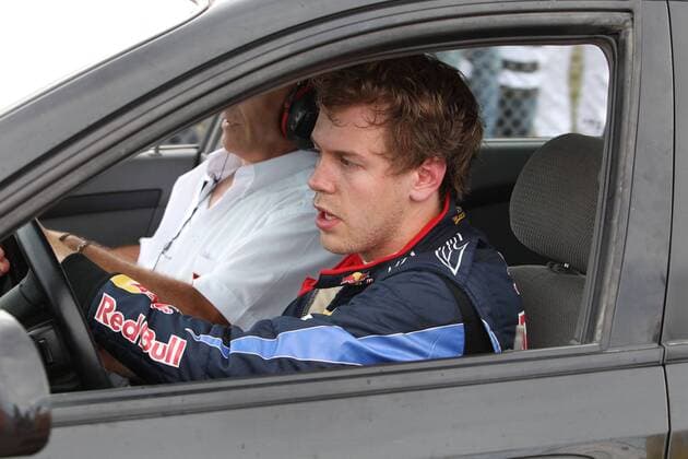 SEBASTIAN VETTEL FAEHRT NACH DEM CRASH SELBST AN DIE BOXEN ZURUECK, Red Bull Racing, Formel 1, GP Tuerkei in Istanbul, 30.05.10