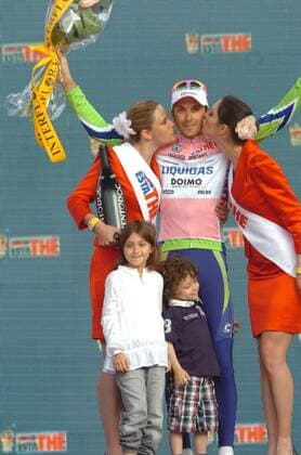 Giro d Italia, 21. Etappe in Verona - Liquigas 2010, Gesamtsieger Ivan Basso mit Tochter Domitilla und seinem Sohn Santiago  o0 Kind Familie privat Hostess, Hostessen, Frau, girl