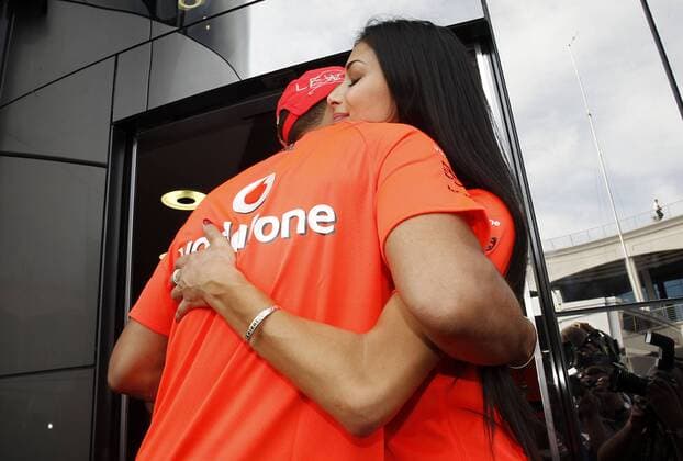 Motorsports Formula 1: World Championship 2010, GP of Turkey, 02 Lewis Hamilton (GBR, Vodafone McLaren Mercedes) with his girlfriend Nicole Scherzinger (USA) xHOCHxZWEIx o0 privat Familie Frau Freundin people Musik Jubel Freude