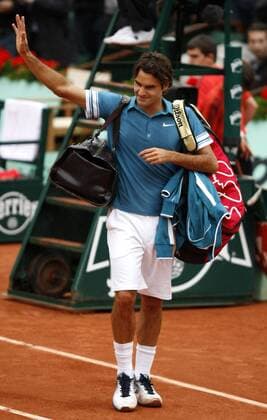 French Open 2010, Roland Garros, Paris, Tennis, ITF Grand Slam Tournament, Roger Federer (SUI) winkt und verabschiedet sich vom Turnier