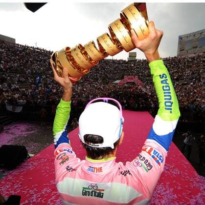 2010, Giro d Italia, Etappe 21 Verona - Verona, Team Liquigas 2010, Gesamtsieger Ivan Basso, Verona arena  o0 Sieg Pokal Trophäe Objekt Jubel Freude Fan Zuschauer
