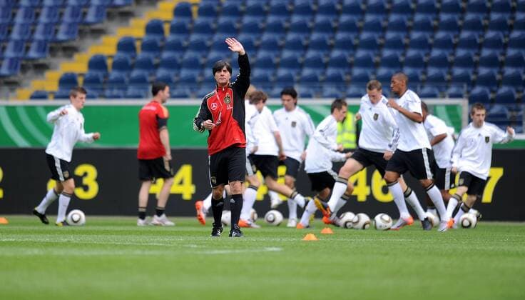 Fussball International: Deutsche Nationalmannschaft Deutscher Fussballbund , DFB Training 02.06.2010 - Bundestrainer Joachim Löw 