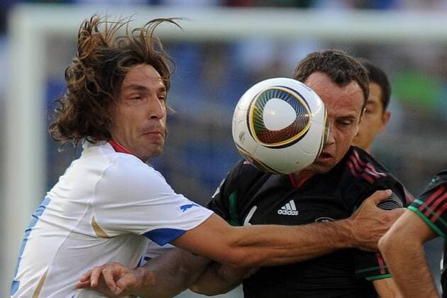 Andrea Pirlo ITA - Gerardo Torrado MEX Italien (weiß) vs. Mexiko (schwarz) NicoloXZangirolami
