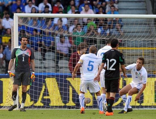 Torwart Gianluigi Buffon ITA (l.) Italien (weiß) vs. Mexiko (schwarz) NicoloXZangirolami o0 Enttäuschung Wut