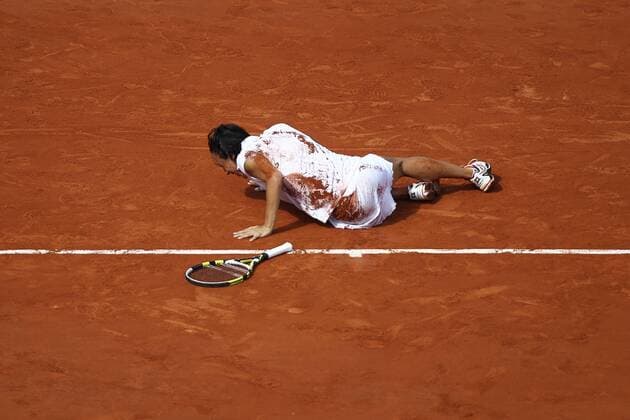 Francesca Schiavone, ITA, kissing the floor after the final of 2010 Tennis French Open in Paris at Roland Garros, 05 06 2010 - o0 Sieg