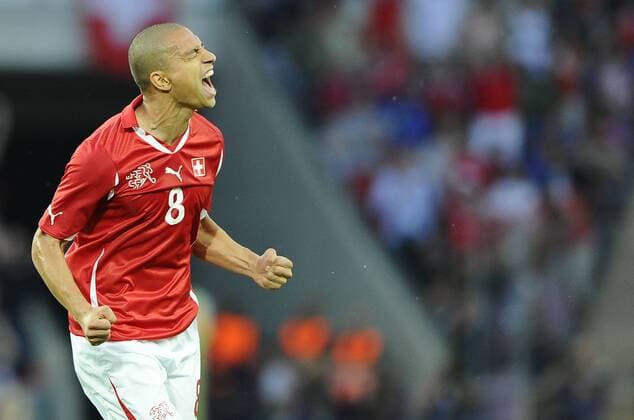 Genf, Schweiz (rot) - Italien (blau), Gökhan Inler (Schweiz) 1-0  o0 Jubel, Freude