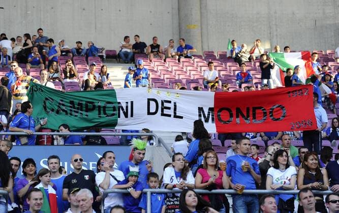 Genf, Fans Italien  o0 Totale Fahne, Landesfahne Schriftzug