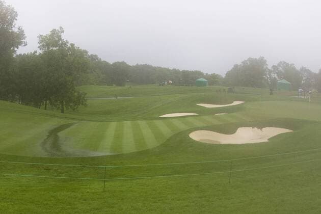 05 JUN 2010: Standing water in the 18th fairway. The start of the Memorial Tournament s 3rd round is under delay due to heavy rain and thunderstorms at Muirfield Village G.C. in Dublin, Ohio. Icon43910060566013 o0 Sportstätte Totale Golfplatz Golfkurs USA EDITORIAL USE ONLY