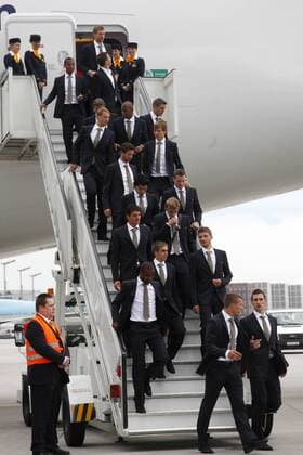 Abflug der deutschen Fussball Nationalmannschaft mit einem Airbus A380 zur WM am 06.06.2010 vom Flughafen Frankfurt Main