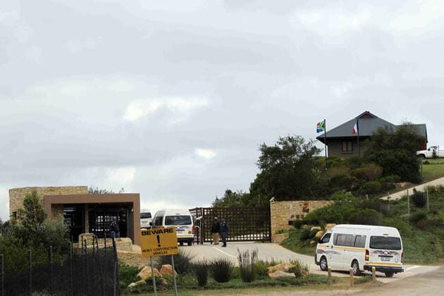 Knysna - Polizei kontrolliert das Puzula Resort, wo das Nationalteam aus Frankreich ihr Trainingslager abhält - EddyLEMAISTRE - 
