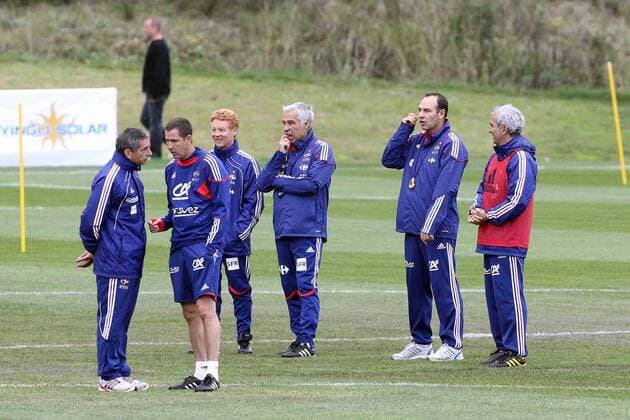 Training Frankreich in Knysna - Nationaltrainer Raymond Domenech (R) - Puzula Resort - 06-06-10 - EddyLEMAISTRE - 