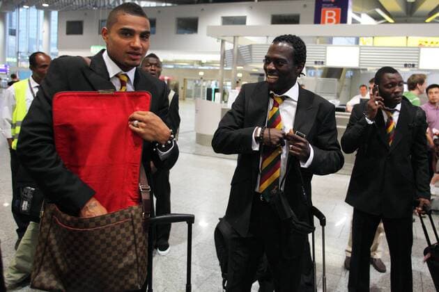 KEVIN-PRINCE BOATENG (L), HANS SARPEI ABFLUG GHANA VOM FLUGHAFEN FRANKFURT FRANKFURT 6.6.10