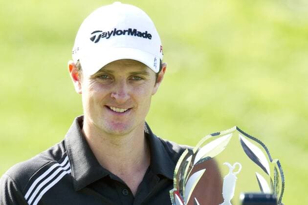 Justin Rose (England) holding the Memorial Tournament trophy after the final round of the Memorial Tournament held at Muirfield Village G.C. in Dublin, Ohio. Icon4391006068054 o0 Pokal Trophäe Objekte EDITORIAL USE ONLY