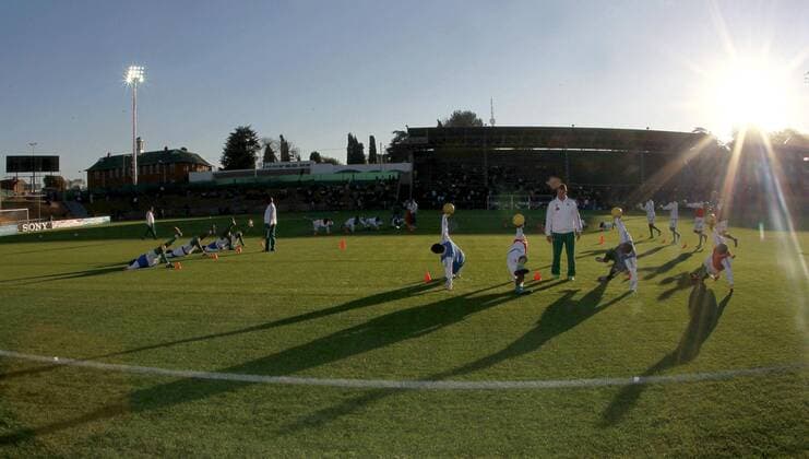 Jun 07, 2010 - Johannesburg - Training of the selection of South Africa, previous to its encounter on Friday with Mexico, in the inaugural match of the World Cup 2010. ---  - ZUMAu78 o0 Totale Sonne Lichteffekt Trainingsplatz