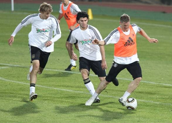 07.06.2010, Attendgeville - DFB Nationalteam - Training Deutschland - Stefan Kießling, Serdar Tasci, Bastian Schweinsteiger (v.li.)
