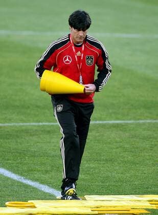 FUSSBALL - FIFA WM 2010, Training GER ATTERIDGEVILLE, Vorberichte, Vorbereitung, Training Nationalmannschaft Deutschland. Bild zeigt Bundestrainer Joachim Loew (GER). 
