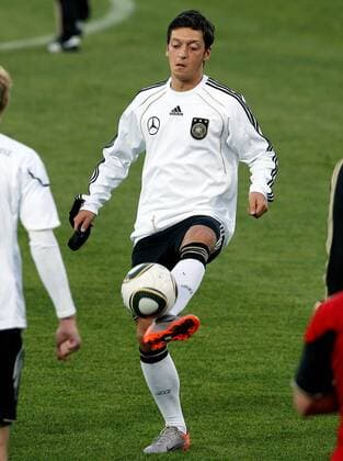 FUSSBALL - FIFA WM 2010, Training GER ATTERIDGEVILLE, Vorberichte, Vorbereitung, Training Nationalmannschaft Deutschland. Bild zeigt Mesut Oezil (GER). 