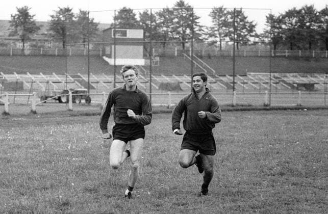 Lauftraining Bayern - Wettrennen zwischen Torwart Sepp Maier (li.) und Gerd Müller Fußball 1. BL Herren Saison 1966 1967, FC Bayern München, Training Gruppe Aufnahmedatum geschätzt München Dynamik, Komik,