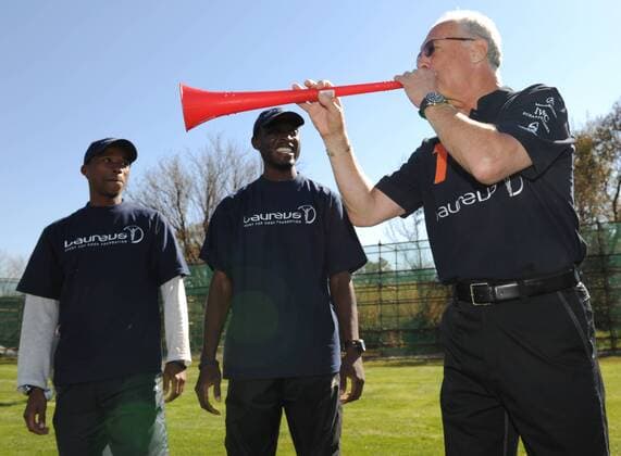 Academy Member Franz BECKENBAUER (GER, R) bläst in die Vuvuzela - Laureus meets Nationalmannschaft -Kindertraining. Training der Deutschen Fussball Nationalmannschaft in Erasmia Centurion
