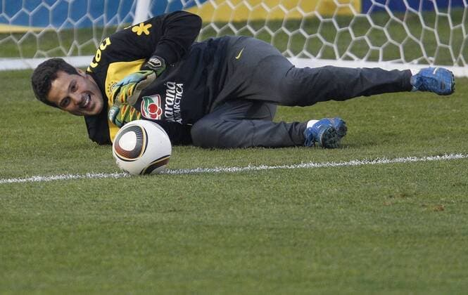 Torwart Julio Cesar - Training Brasilien in Johannesburg x(134)xRodolfoxBuhrerx xLaxImagemx  (800) o0 Einzelbild