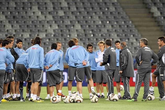 Training Uruguay - - Green Point Stadium - Cape Town -  EddyLEMAISTRE o0 Totale Mannschaftsbesprechung