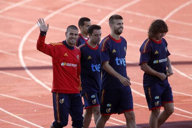 Spain s Victor Valdes, Pedro Rodriguez Pedrito , Xavi Hernandez, Gerard Pique and Carles Puyol (L-R) during training session.June 10, 2010.  (20100610756)