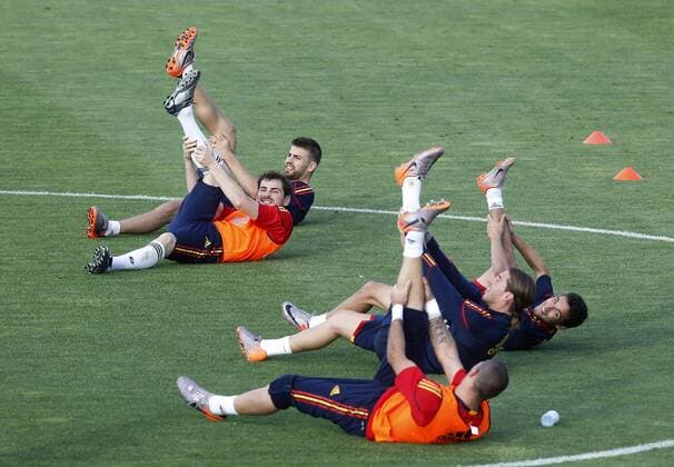 Spain s Gerard Pique, Iker Casillas, Jesus Navas, Sergio Ramos and Victor Valdes (v.o.) - Training.June 10, 2010.  (20100610856)