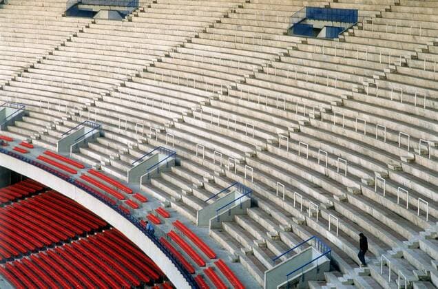 Leere Ränge im Stadion San Paolo in Neapel, Austragungsort der WM 1990 - DEUTSCHSPRACHIGE SPORTZEITSCHRIFTEN UND -ZEITUNGEN NUR NACH RÜCKSPRACHE Fußball WM Herren Vorschau 1989 WM 1990 Totale Stadion San Paolo Neapel Leere,