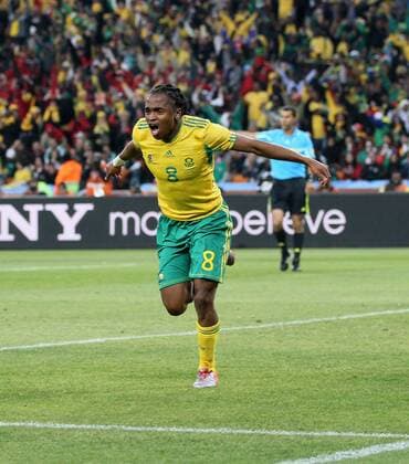 South Africa s Siphiwe Tshabalala celebrates scoring his sides opening goal EDITORIAL USE ONLY. No use with unauthorised audio, video, data, fixture lists, club league logos or live services. Online in-match use limited to 120 images, no video emulation. No use in betting, games or single club league player publications. o0 Freisteller Freude