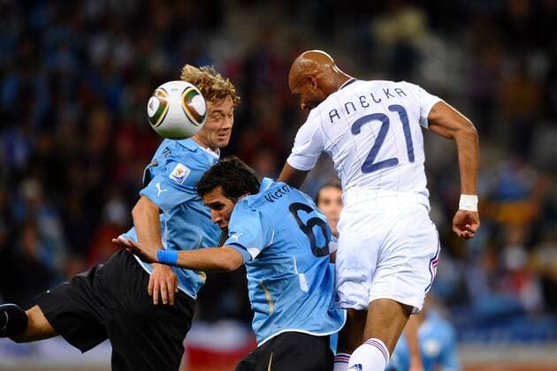 Frankreich (Weiß) vs Uruguay (Blau): - Nicolas ANELKA re. vs - Diego LUGANO li. - xAnthonyBibardxFEPx 