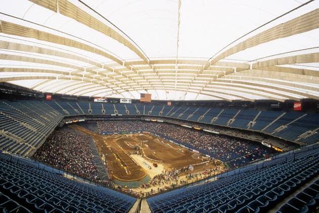 1 Jahr bis WM 2022: Historie, Stadien und Architektur Motocross Rennstrecke im Pontiac Silverdome in Detroit, Austragungsort der Fußball WM 1994 Fußball WM Herren Vorschau WM 1994, Totale Aufnahmedatum geschätzt Detroit